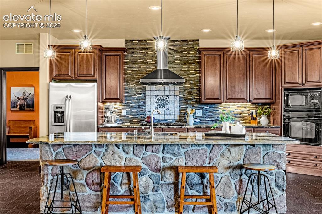 Image 8 of 50: Kitchen