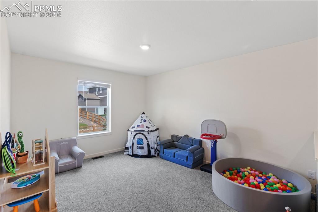 Image 23 of 43: Upstairs loft