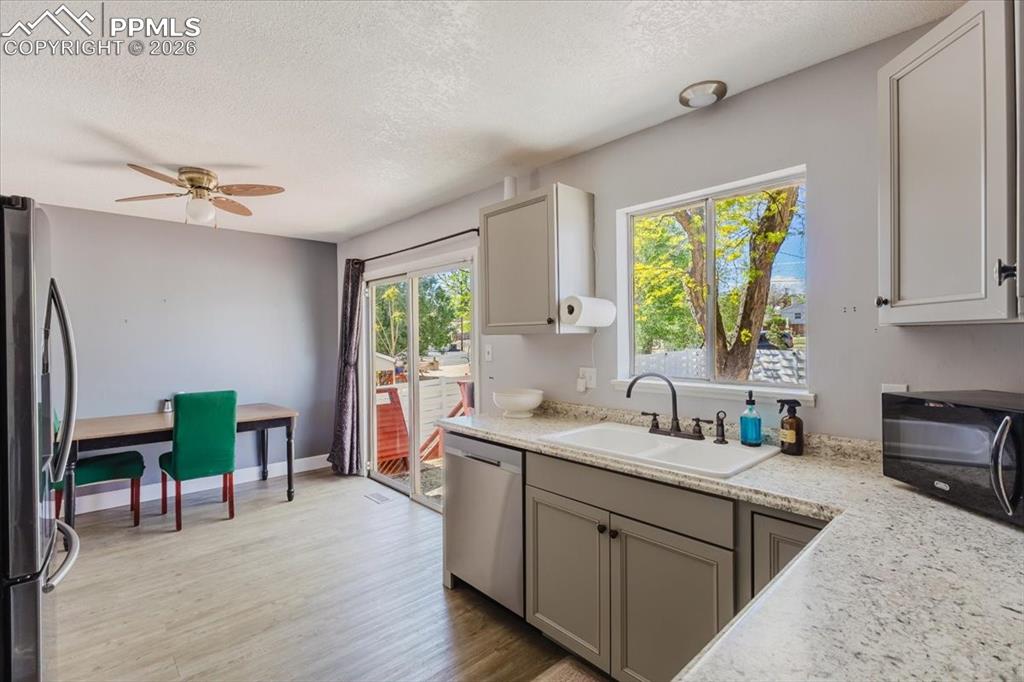 Image 10 of 46: Kitchen