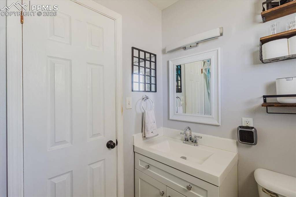 Image 18 of 46: Bathroom