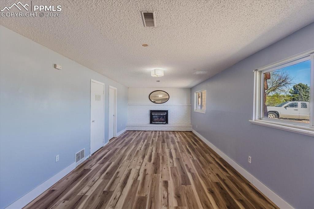 Image 19 of 46: Family Room