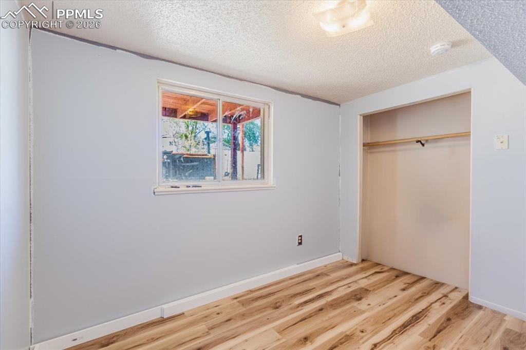 Image 23 of 46: Bedroom