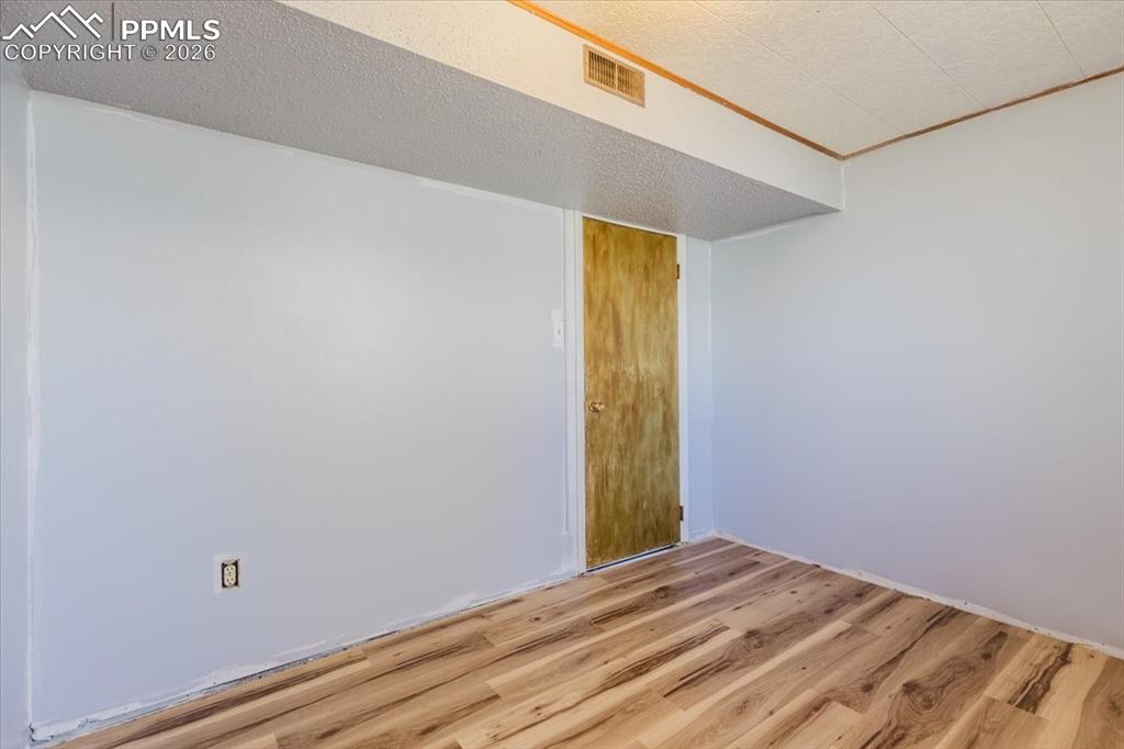 Image 25 of 46: Bedroom