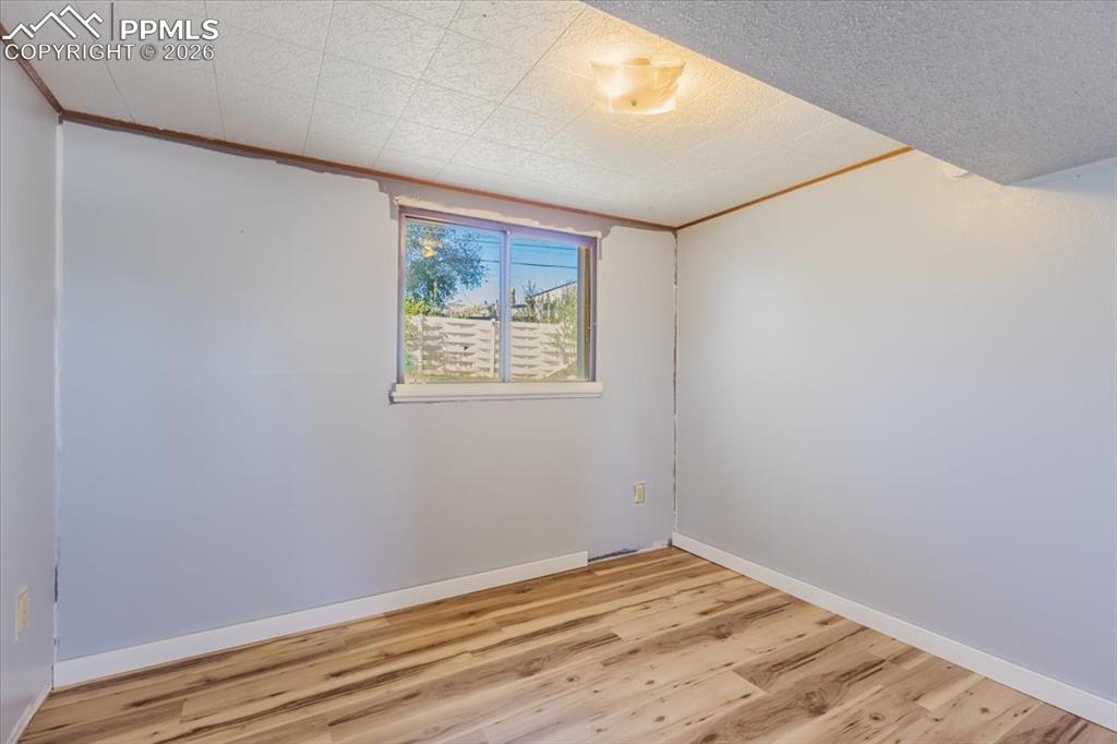 Image 27 of 46: Bedroom