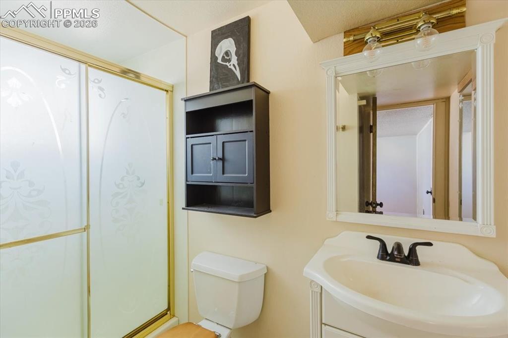 Image 28 of 46: Bathroom