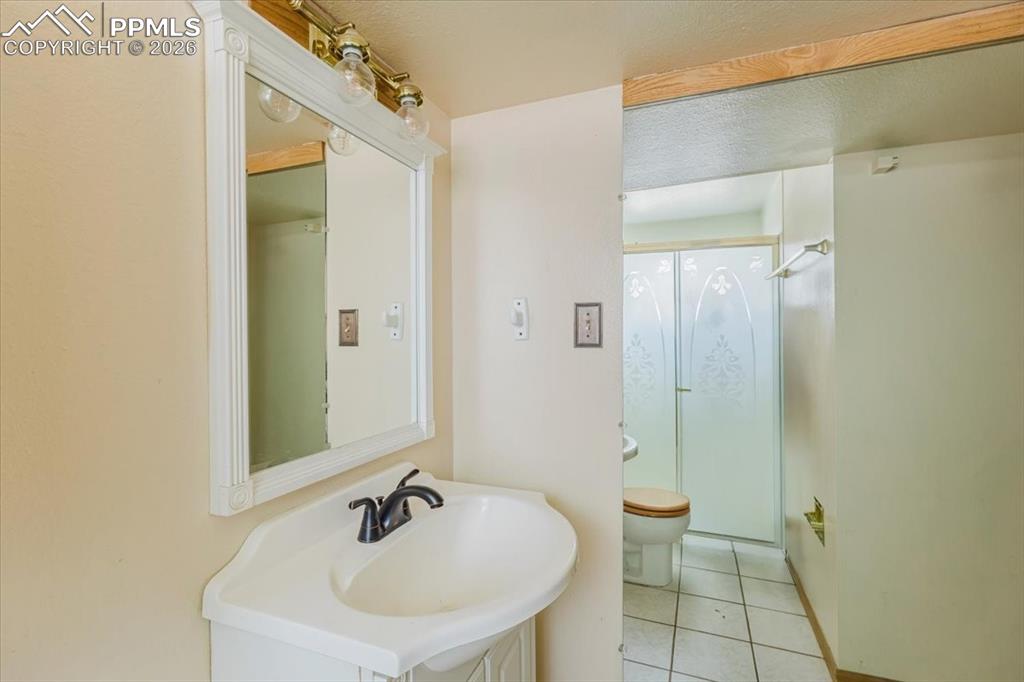 Image 29 of 46: Bathroom