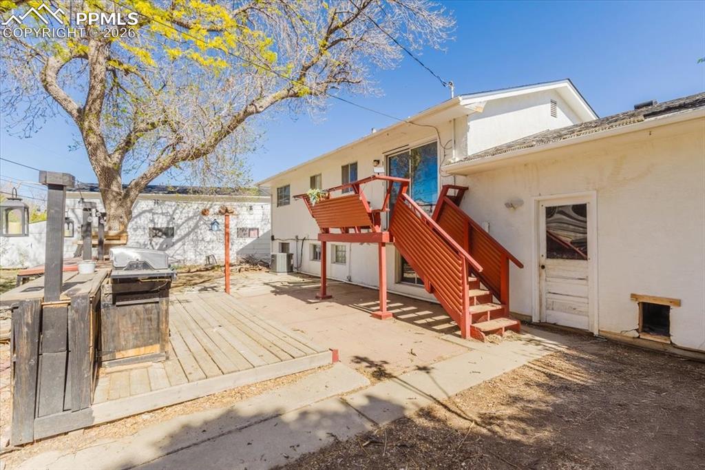 Image 32 of 46: Back of Structure