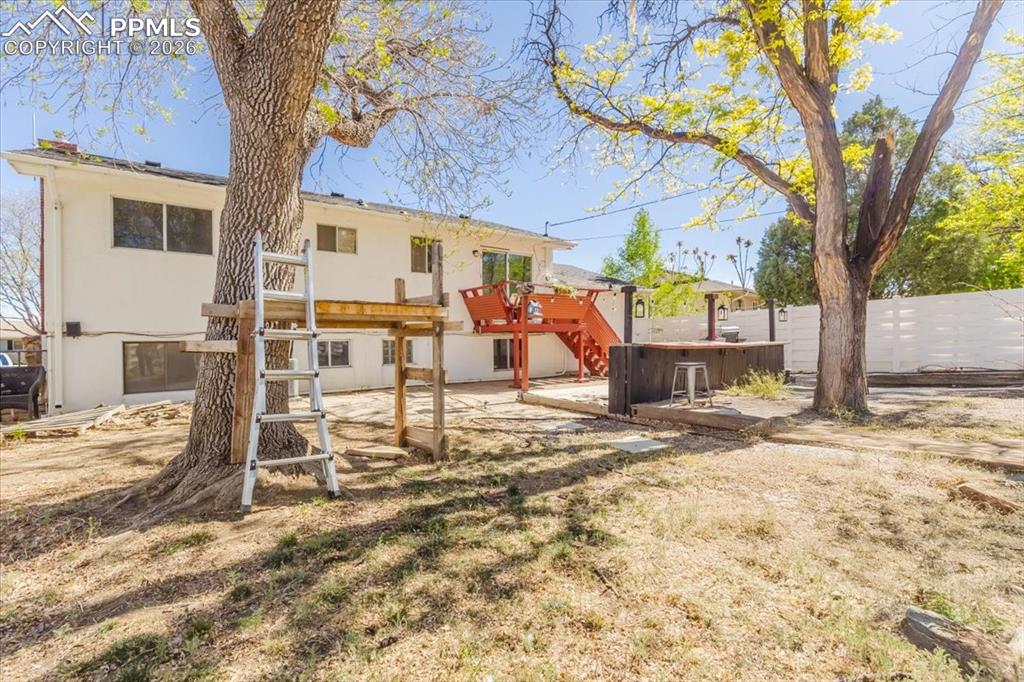 Image 36 of 46: Back of Structure