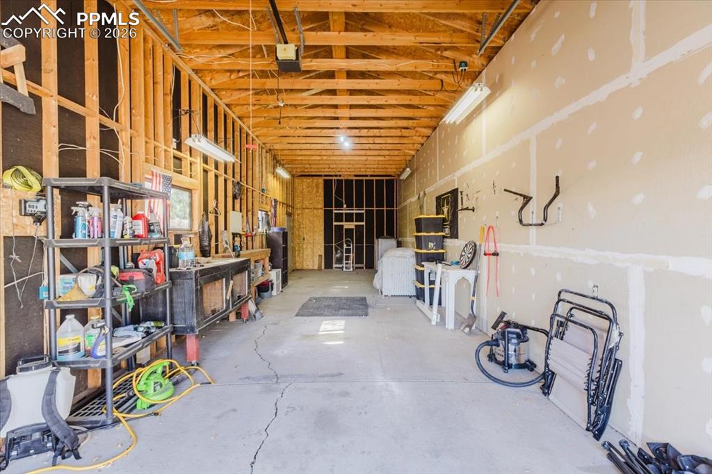 Image 39 of 46: Garage