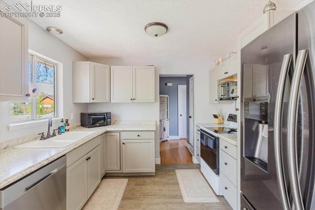 Image 8 of 46: Kitchen