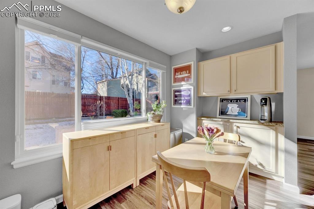 Image 12 of 28: Dining Area