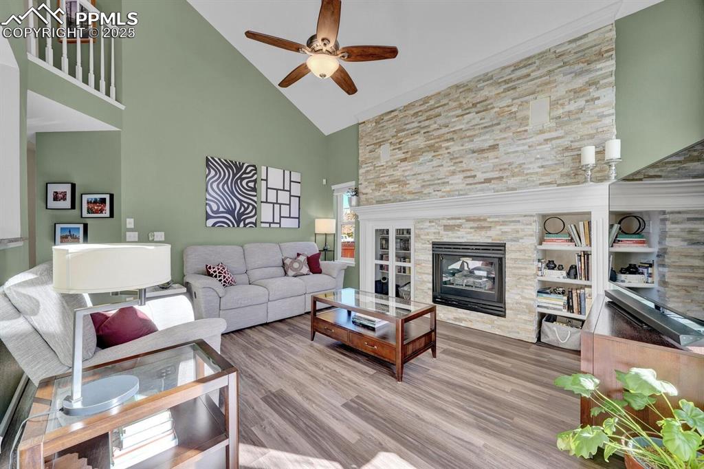 Image 16 of 28: Family Room