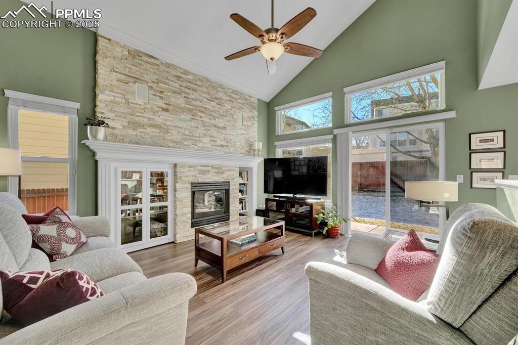 Image 18 of 28: Family Room