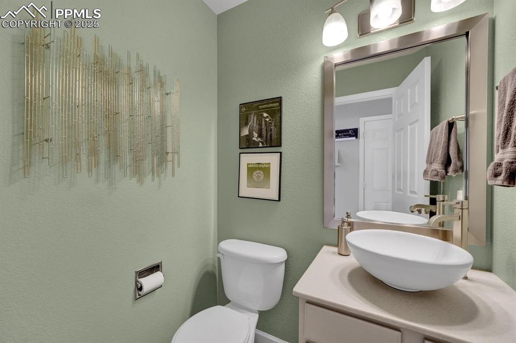 Image 19 of 28: Bathroom