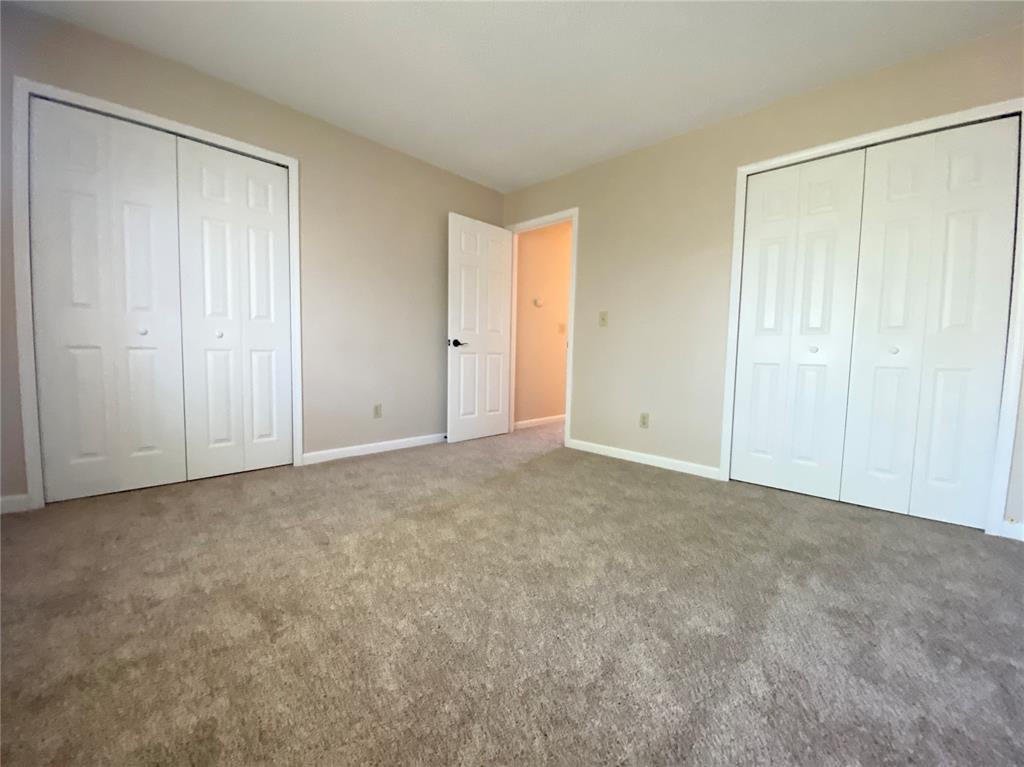 Image 2 of 7: Bedroom