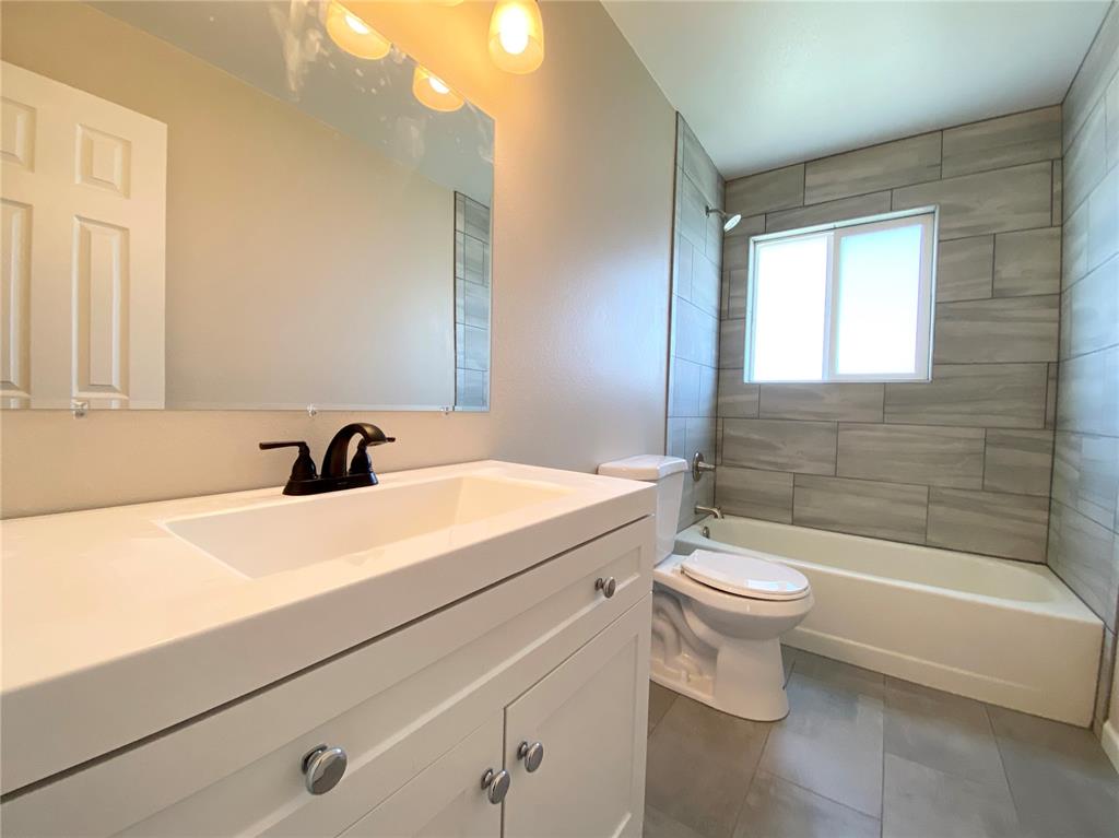 Image 5 of 7: Bathroom