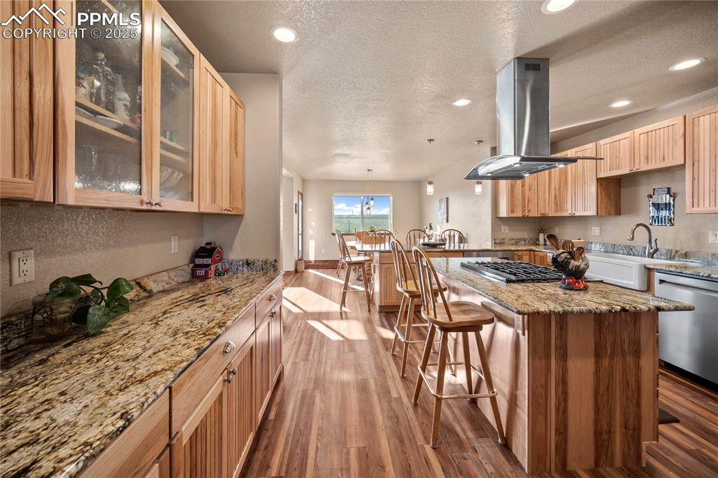 Image 12 of 49: Kitchen