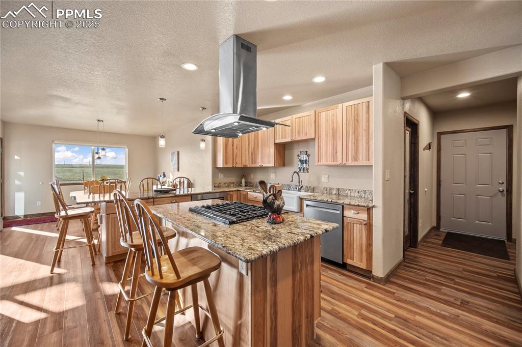 Image 9 of 49: Kitchen