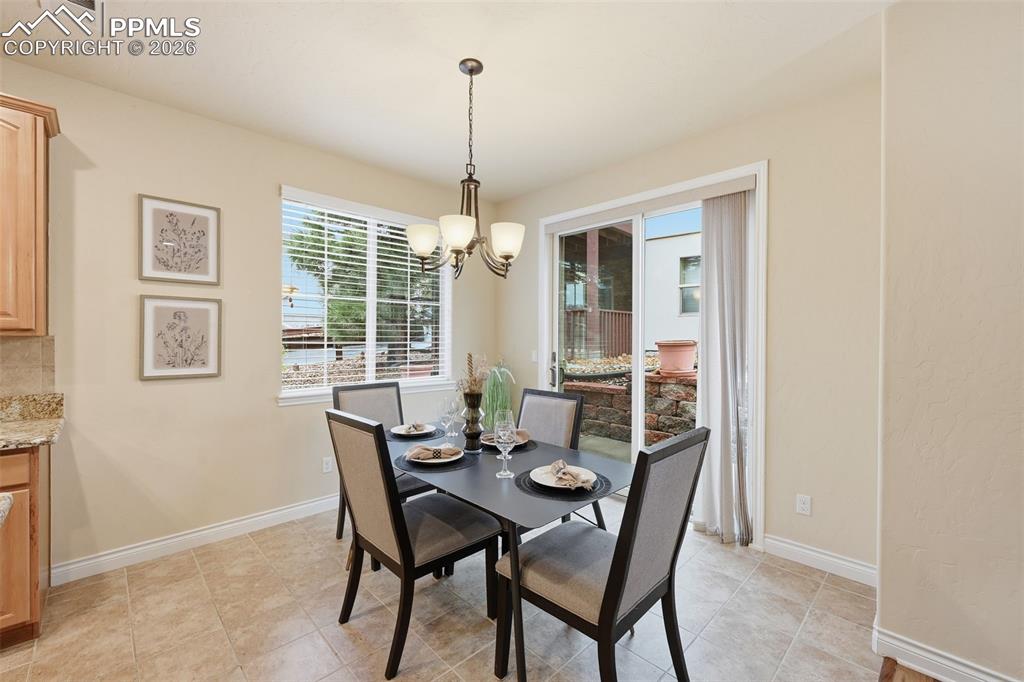 Image 11 of 31: Dining Area