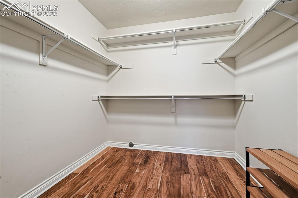 Image 18 of 31: Closet