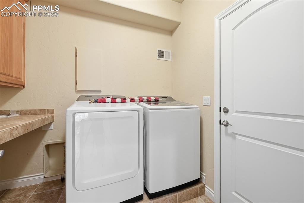 Image 19 of 31: Laundry