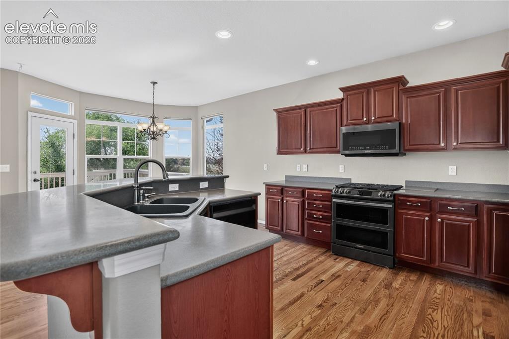 Image 12 of 45: Staggered height cabinets with crown molding and under-cabinet lighting.