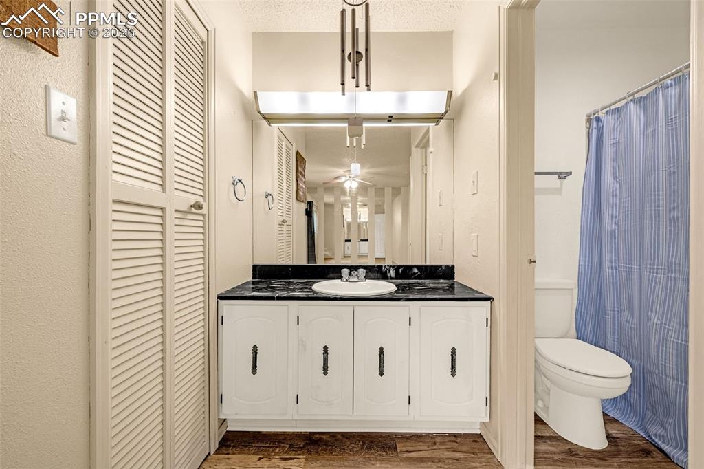 Image 15 of 20: Bathroom