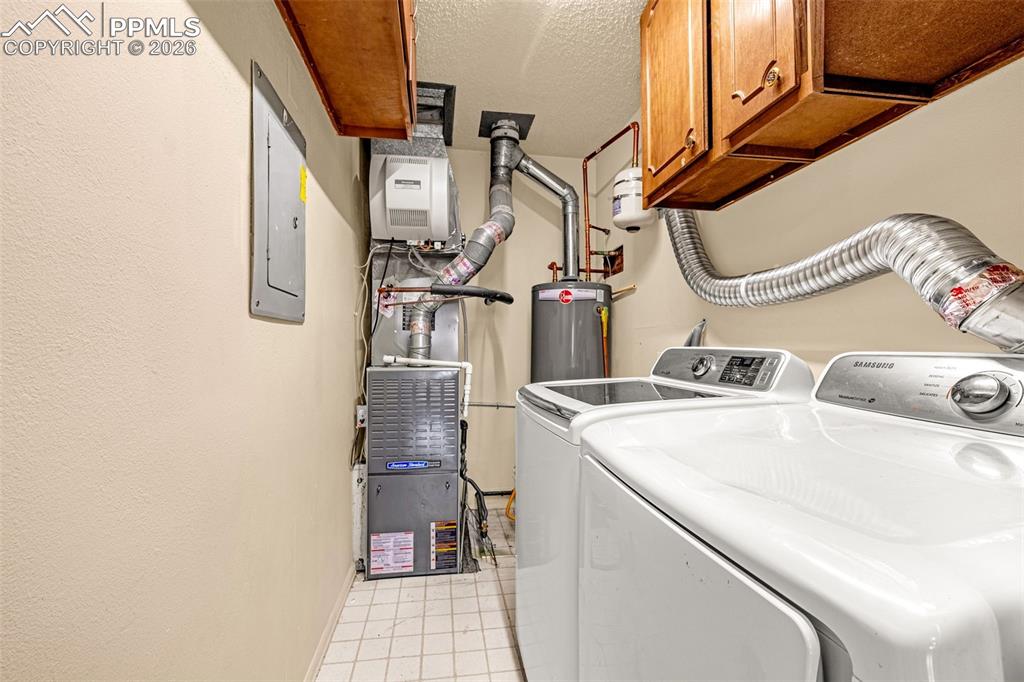 Image 17 of 20: Laundry