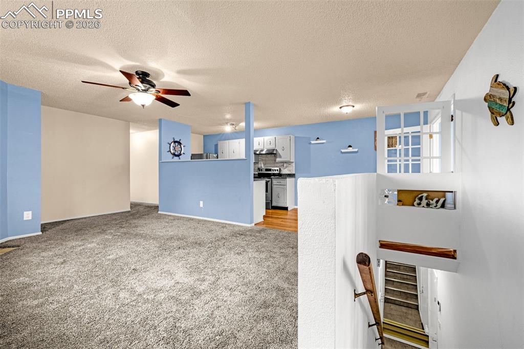 Image 3 of 20: Living Room