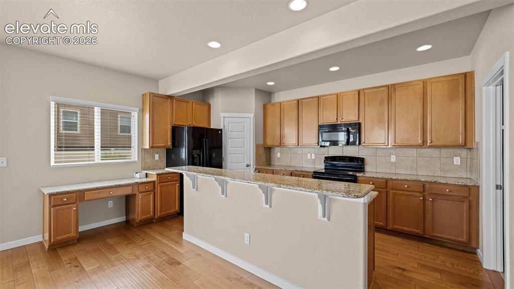Image 12 of 39: Kitchen