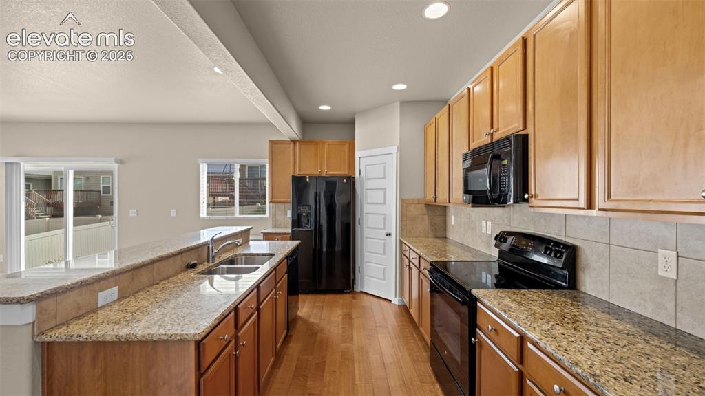 Image 14 of 39: Kitchen