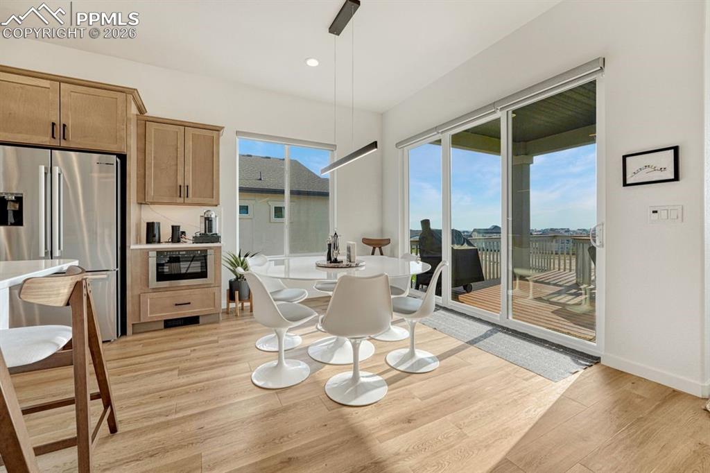 Image 16 of 50: Dining Area