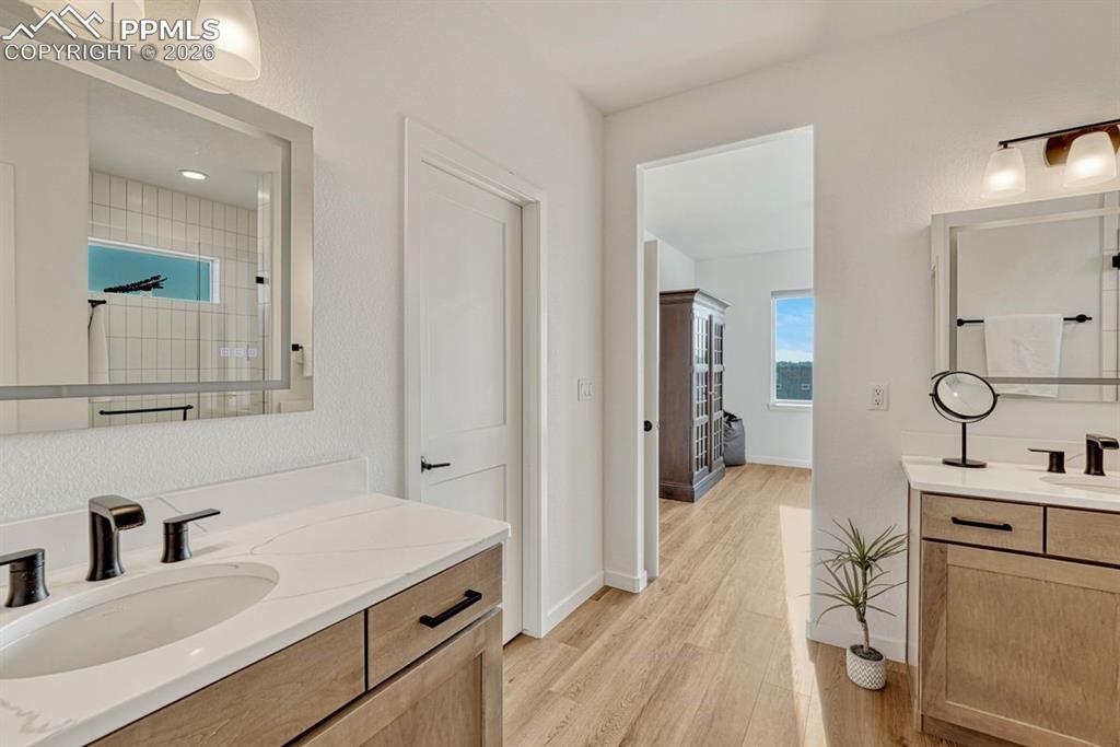 Image 22 of 50: Bathroom