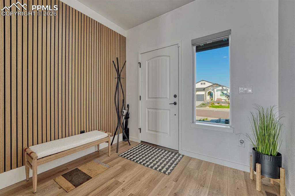 Image 23 of 50: Entry