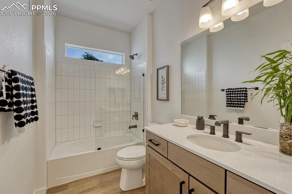 Image 27 of 50: Bathroom