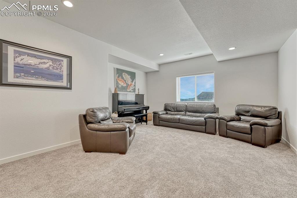 Image 32 of 50: Living Room