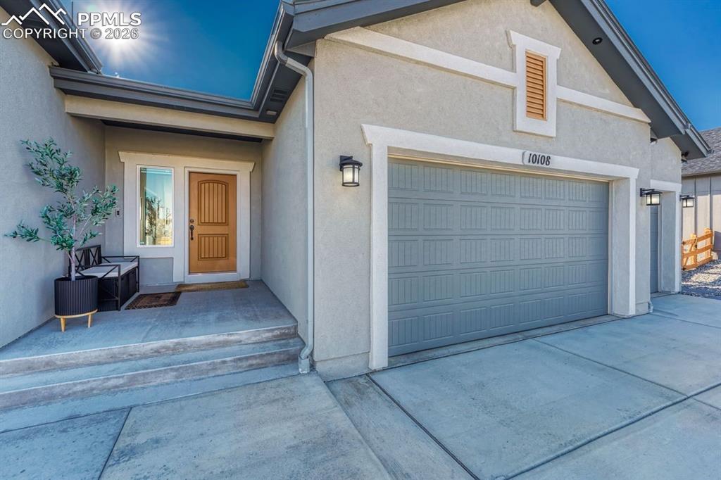 Image 6 of 50: Entry