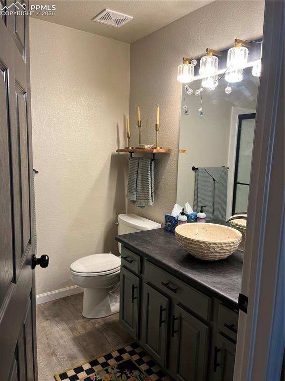 Image 15 of 24: Bathroom