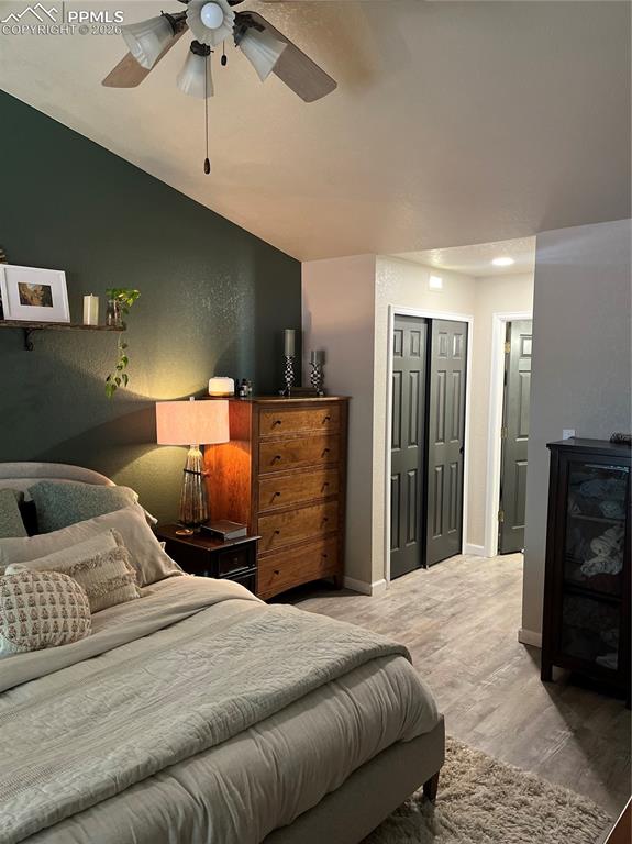 Image 22 of 24: Bedroom