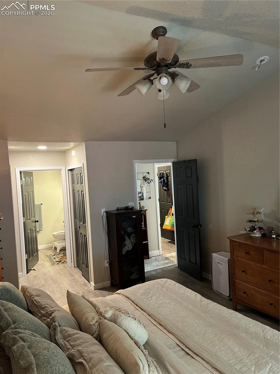 Image 23 of 24: Bedroom