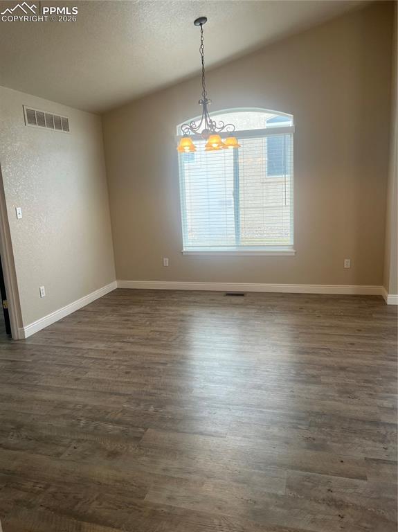 Image 7 of 24: Dining Area