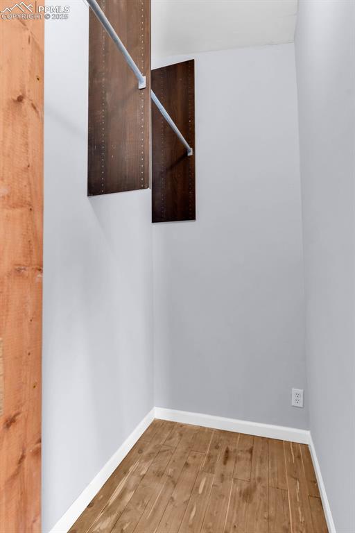 Image 18 of 35: Closet