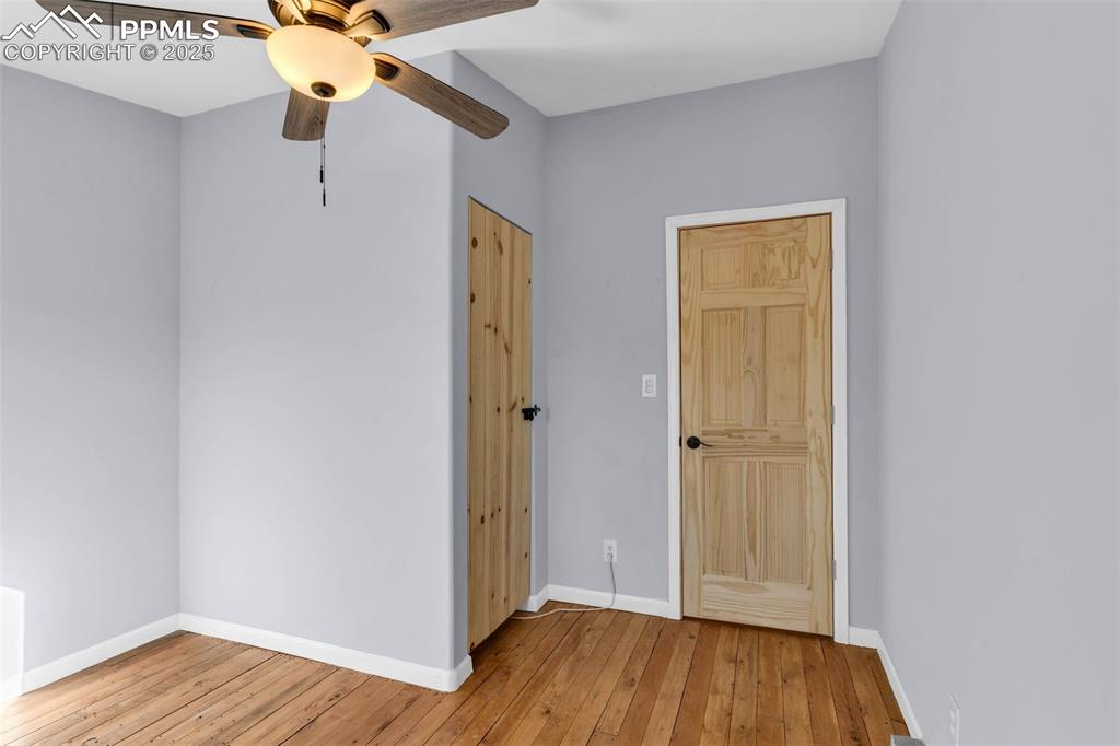 Image 20 of 35: Bedroom