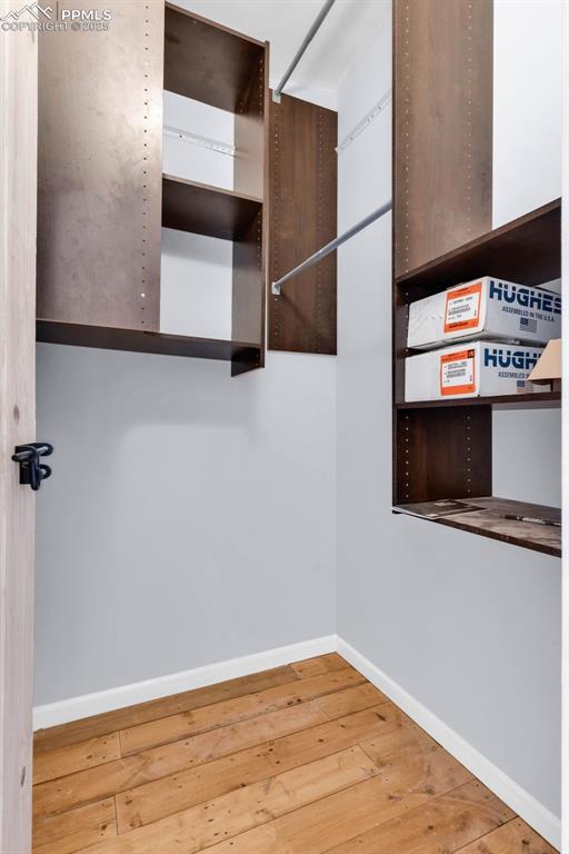 Image 21 of 35: Closet