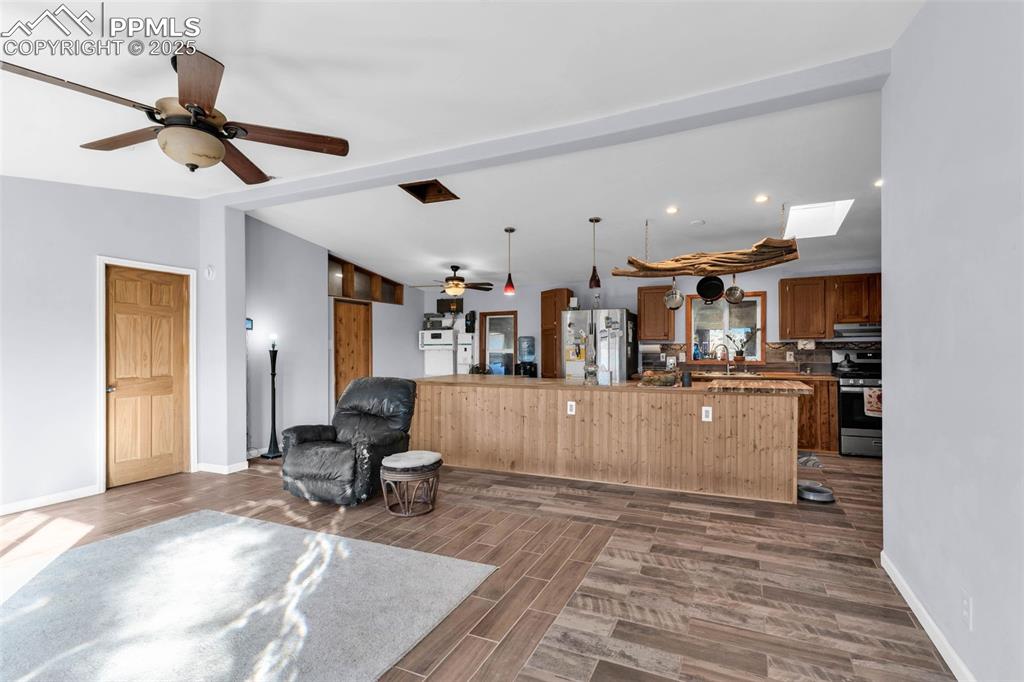 Image 3 of 35: Living Room