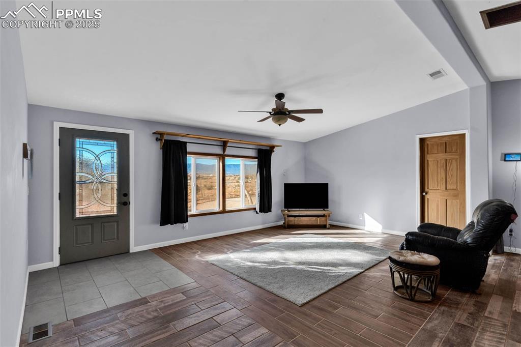 Image 5 of 35: Living Room