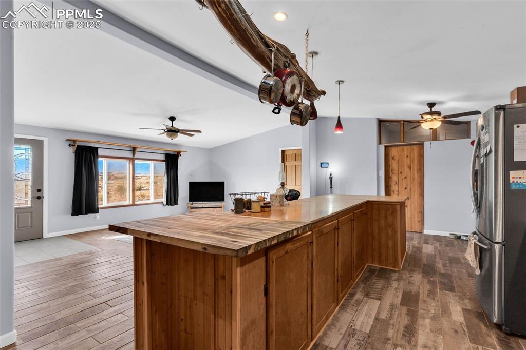 Image 8 of 35: Kitchen