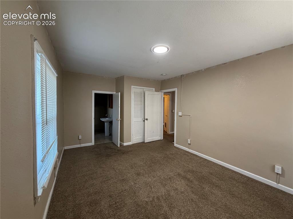 Image 10 of 36: Front unit