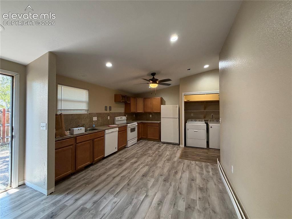 Image 15 of 36: Front unit kitchen/dining