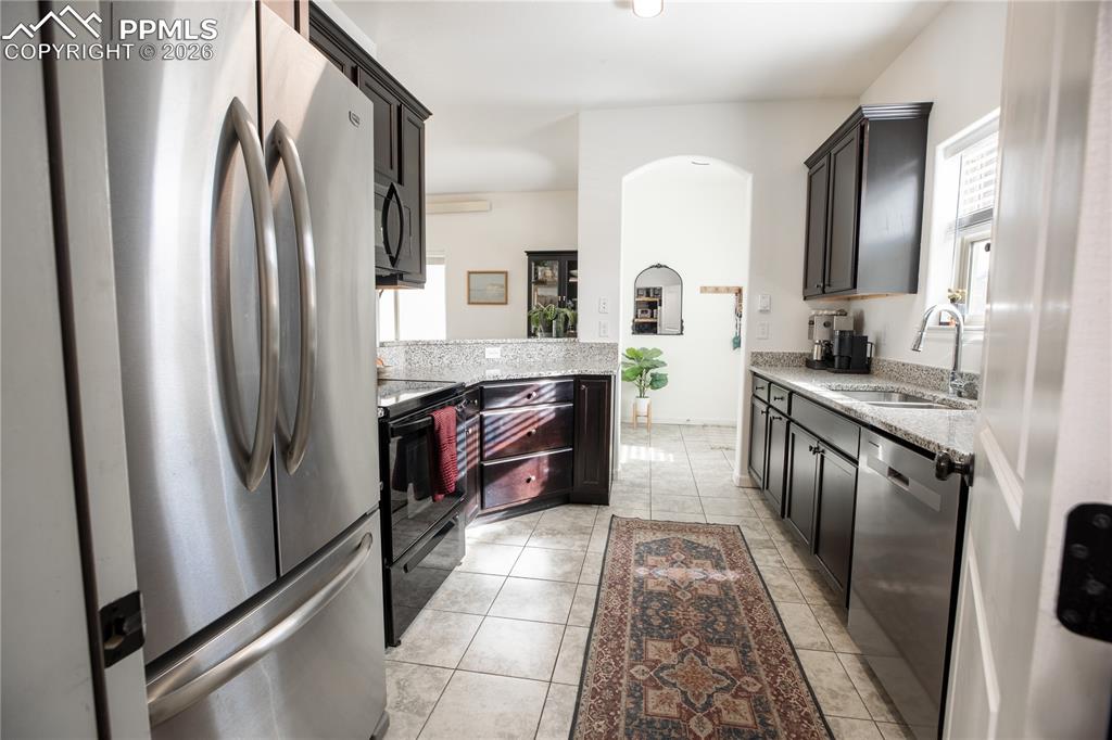 Image 10 of 27: Kitchen